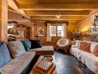 Step into a cozy and inviting living space, perfect for relaxation and gatherings.