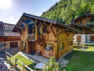 Experience the charm of this stunning wooden chalet nestled in a picturesque mountain setting.