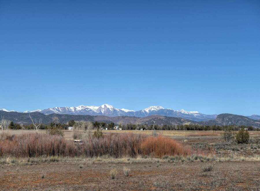 Discover the tranquility of this stunning property, offering breathtaking mountain views.