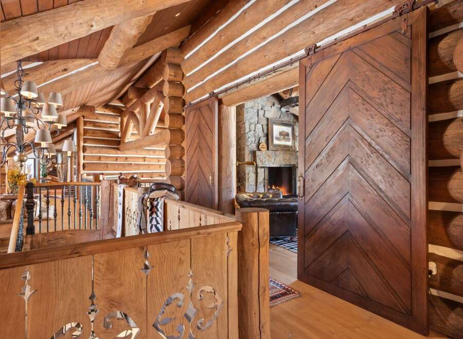 Step into rustic elegance with this stunning log cabin interior.