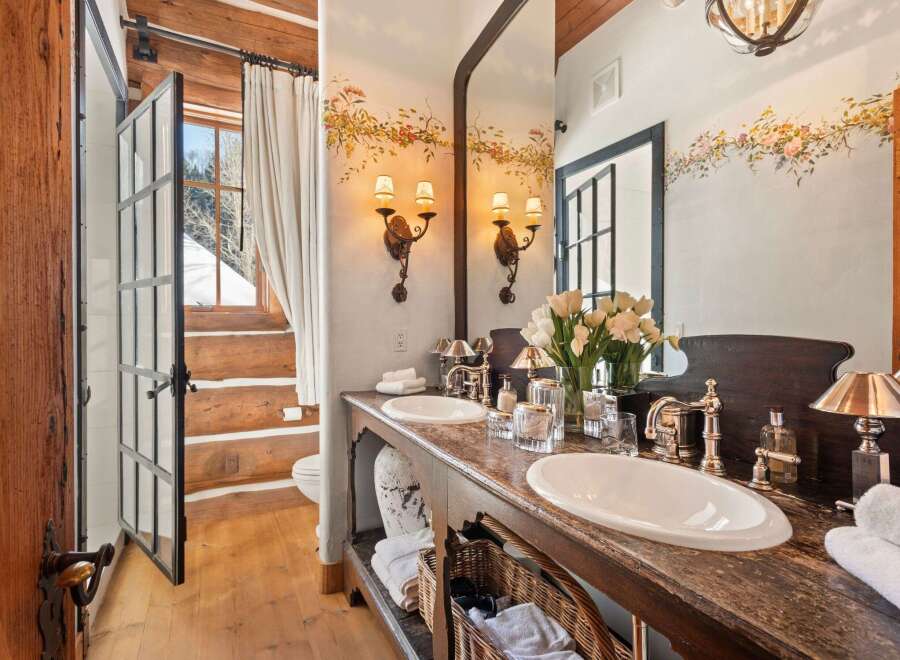 This luxurious bathroom boasts a rustic yet elegant design, perfect for a cozy retreat.