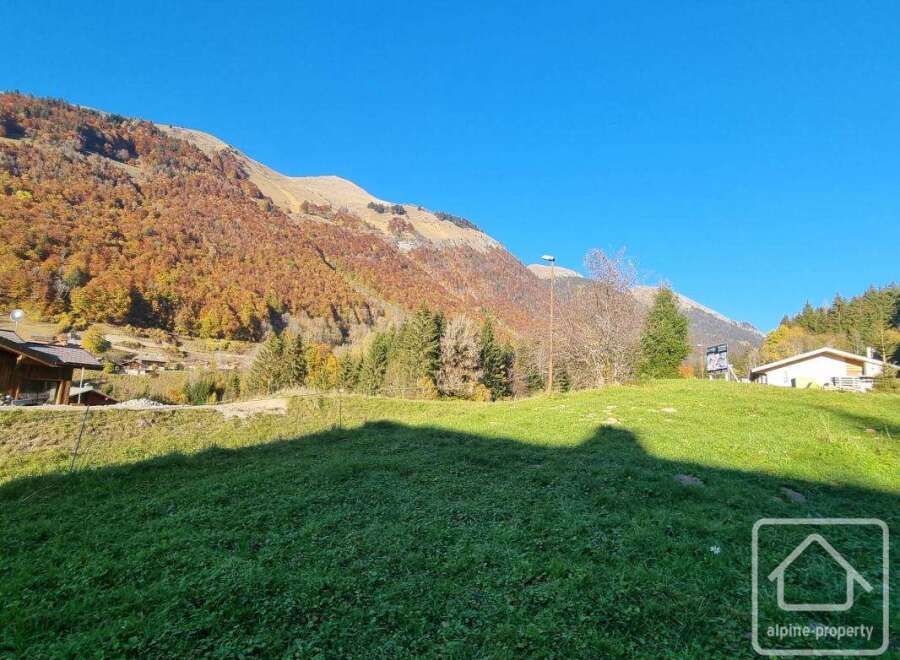 Discover your dream home in the heart of nature! This stunning property boasts breathtaking mountain views and lush greenery, perfect for those seeking tranquility.