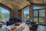 Experience the ultimate in luxury living with this stunning property, boasting breathtaking mountain views.