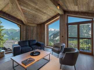 Experience the ultimate in luxury living with this stunning property, boasting breathtaking mountain views.