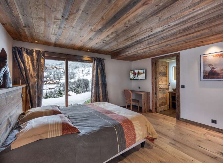 Experience the ultimate in alpine luxury with this stunning bedroom.
