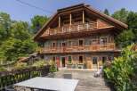 Discover the charm of this stunning chalet nestled in a picturesque setting.