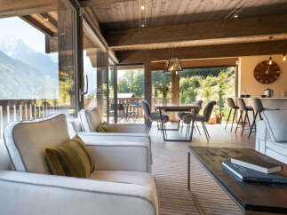 Experience luxury living in this stunning property with breathtaking mountain views.