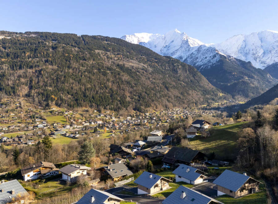Nestled in the heart of the mountains, this charming property offers breathtaking views and a serene atmosphere.
