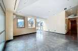 Discover this stunning modern property, boasting a spacious and bright interior.