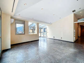 Discover this stunning modern property, boasting a spacious and bright interior.