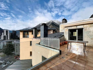 Enjoy breathtaking mountain views from this stunning property.