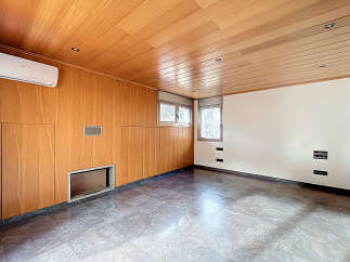 Discover the elegance of this stunning room, featuring exquisite wood paneling and a sleek, modern design.
