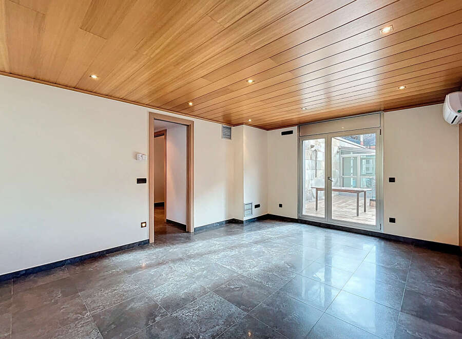 Discover this stunning property featuring a modern design and elegant finishes.