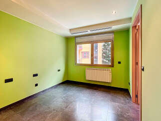 Discover this inviting room featuring a vibrant green wall that adds a touch of freshness.
