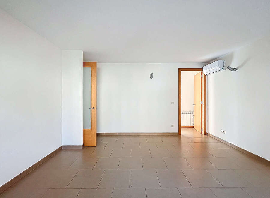 Discover this bright and airy space, perfect for modern living.