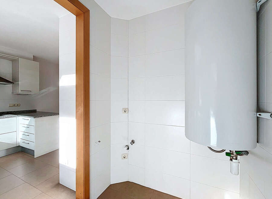 Discover this bright and airy space, perfect for modern living.