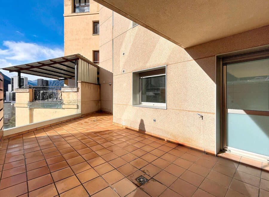 Enjoy stunning views from this beautiful balcony! This property features a spacious outdoor area perfect for relaxing or entertaining.