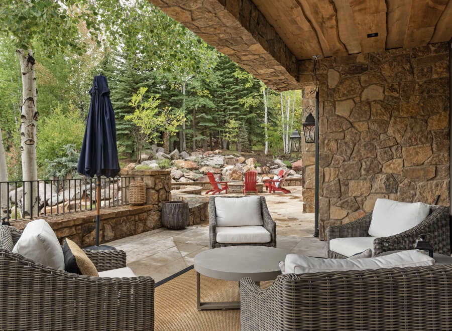 Experience luxury living in this stunning outdoor space, perfect for relaxation and entertaining.