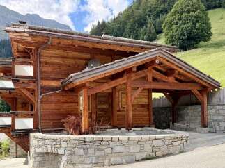 Experience the charm of this stunning wooden chalet nestled in a picturesque mountain landscape.