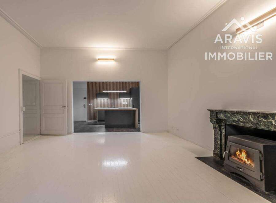 Discover this stunning property featuring a bright and airy interior with a modern design.