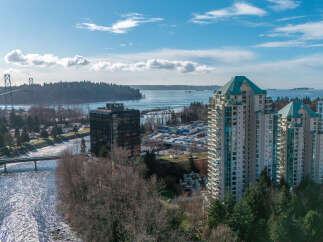 Discover stunning waterfront living in this luxurious high-rise condo.