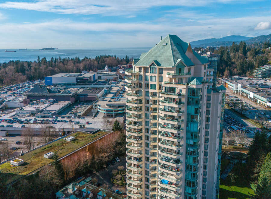 Experience luxury living in this stunning high-rise condo with breathtaking ocean views.