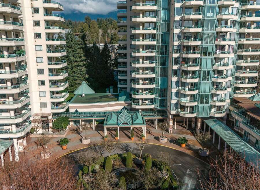 Discover luxury living at this stunning property! Featuring modern architecture, spacious balconies, and breathtaking views, this residence offers an unparalleled lifestyle.