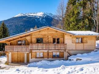 Discover the charm of this stunning wooden chalet nestled in a winter wonderland.