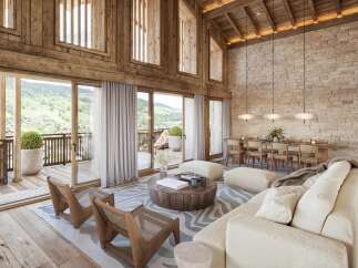 Experience luxury living in this stunning chalet, boasting breathtaking mountain views and exquisite design.