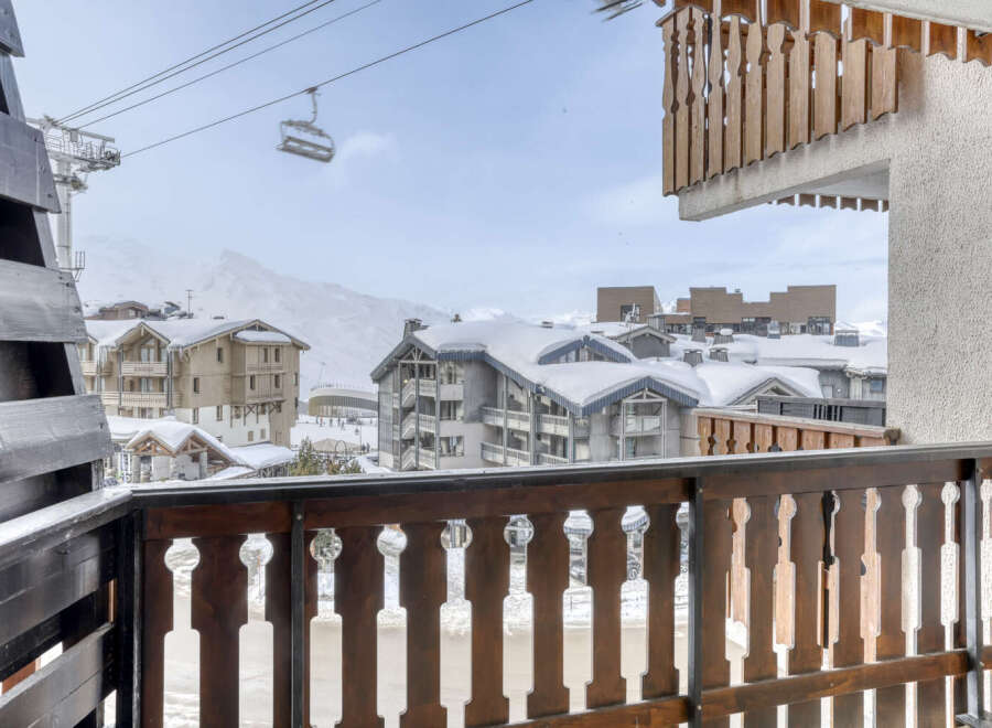 Enjoy breathtaking mountain views from this stunning property.