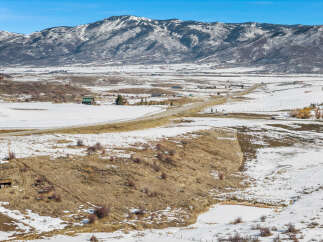 Discover the tranquility of this stunning property nestled in a picturesque mountain landscape.