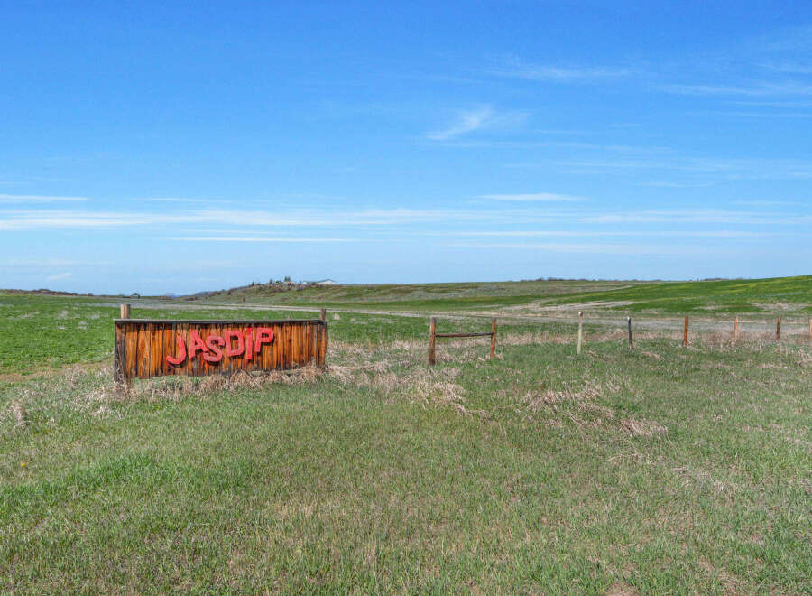 Discover this unique property featuring a rustic wooden sign with bold red lettering that reads 'JASPIP'.