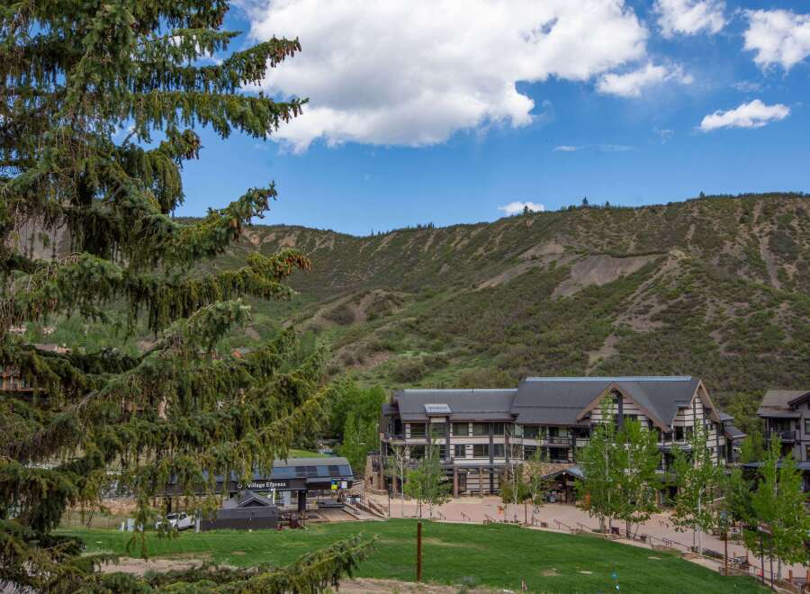 Experience mountain living at its finest in this stunning property, featuring a ski lift for convenient access to the slopes.