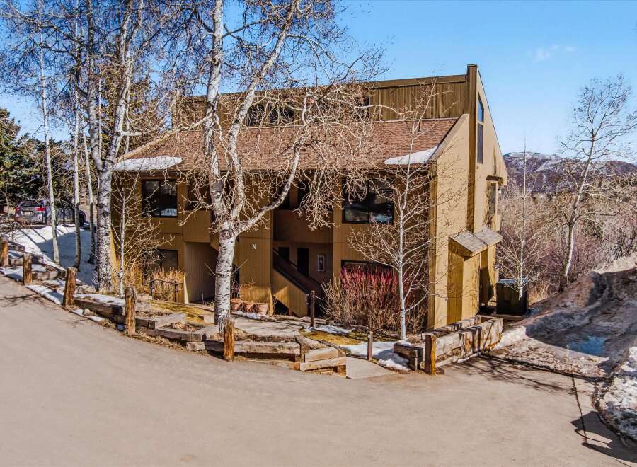 This stunning property boasts a prime location with breathtaking mountain views.