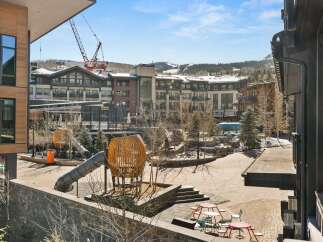 Discover luxury living in this stunning property, boasting modern architecture and high-end finishes.
