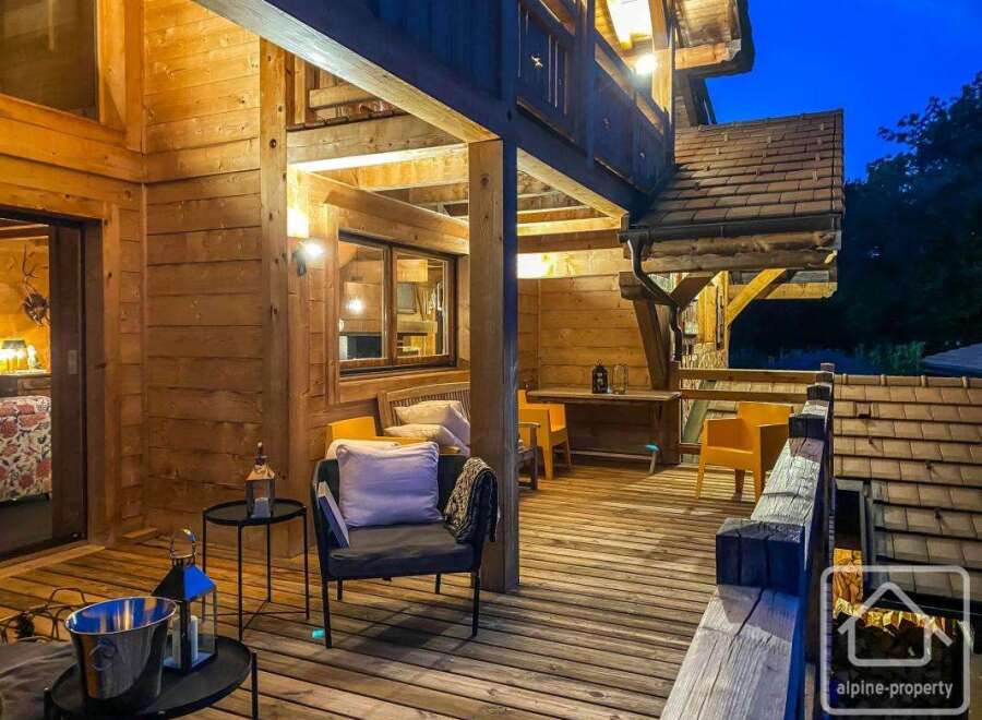 Experience the charm of this stunning wooden chalet, perfect for a luxurious getaway.