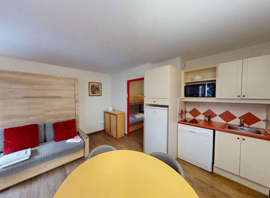 Discover this cozy apartment featuring a well-equipped kitchen with modern appliances.