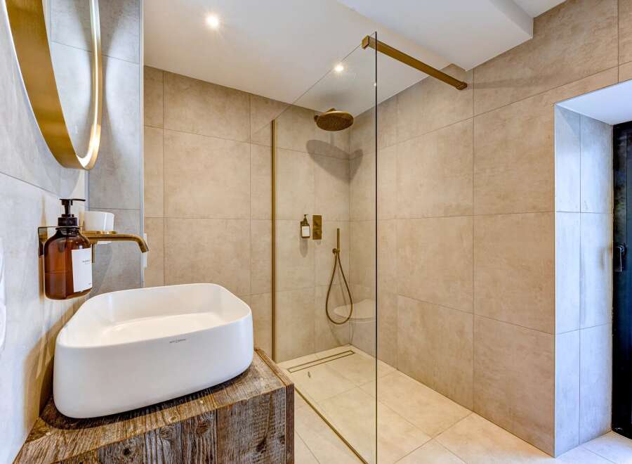 Step into luxury with this stunning bathroom featuring a modern design and high-end finishes.
