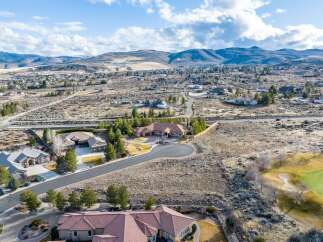 Discover luxury living in this stunning property, boasting a prime location with breathtaking mountain views.