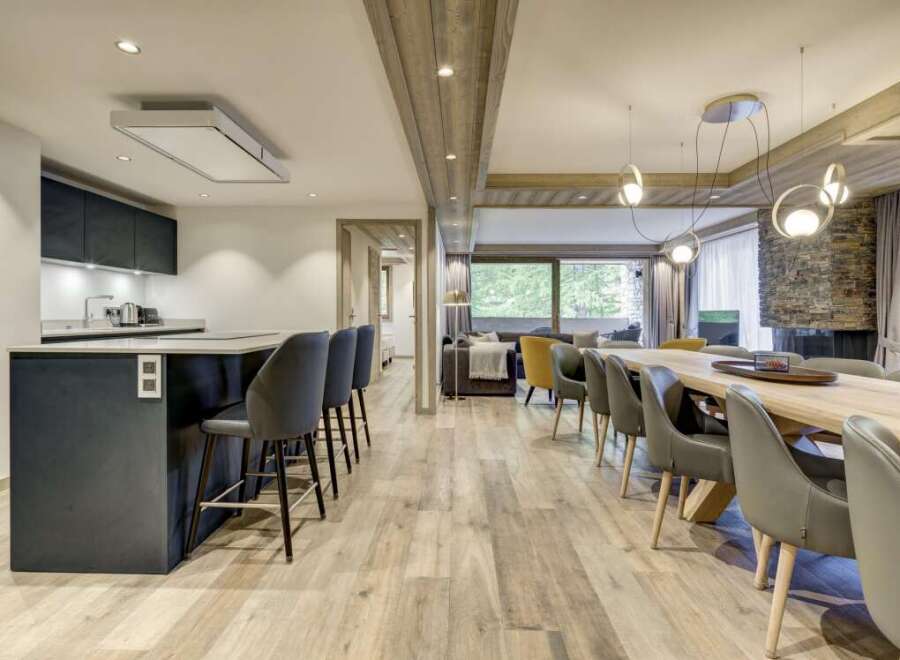 Apartment in Val-d'Isere - Image 2