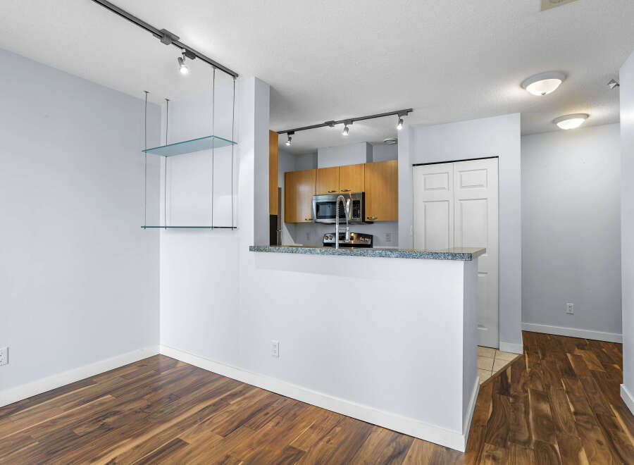 Discover modern living in this stunning property! Featuring a sleek kitchen with ample counter space and stylish cabinetry, perfect for culinary enthusiasts.