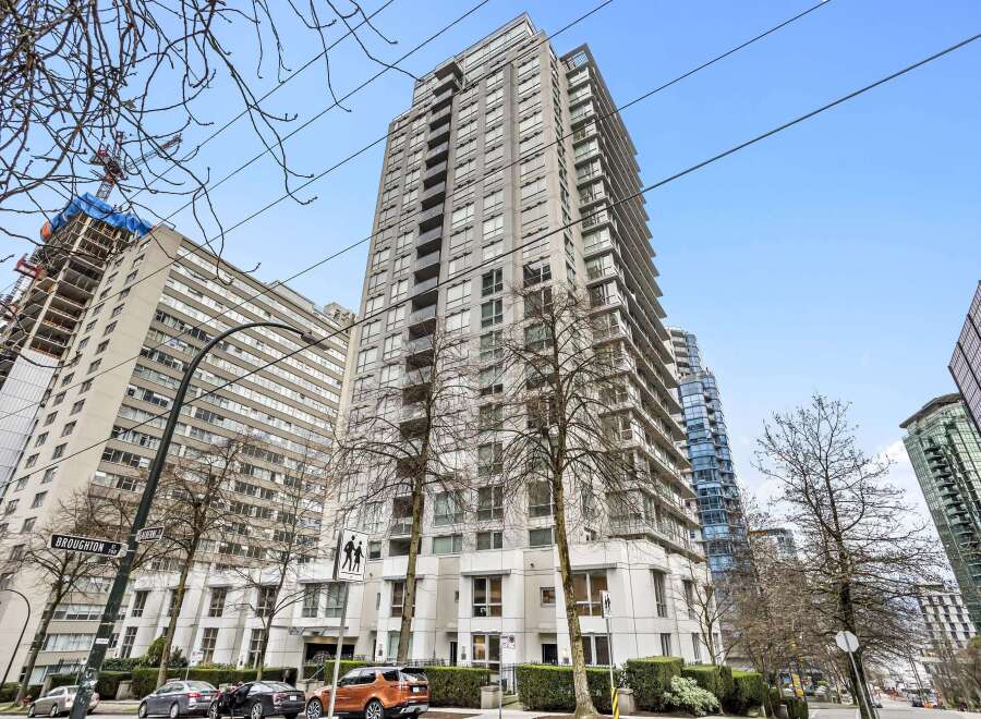 Discover luxury living in this stunning high-rise condo, offering breathtaking city views and modern amenities.