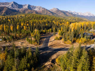 Discover the beauty of this stunning property nestled amidst the breathtaking mountain landscape.