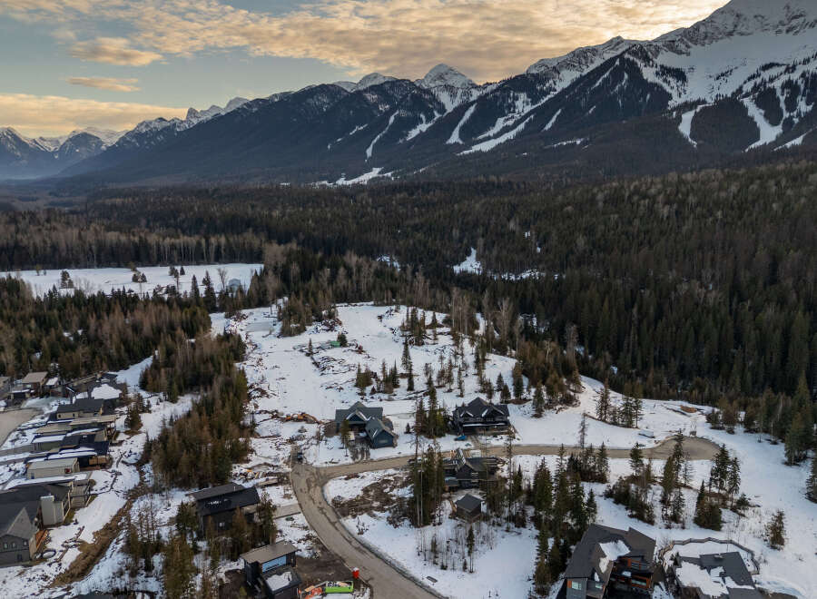 Discover luxury living in this stunning mountain retreat! This property boasts breathtaking views of snow-capped mountains and lush forests.