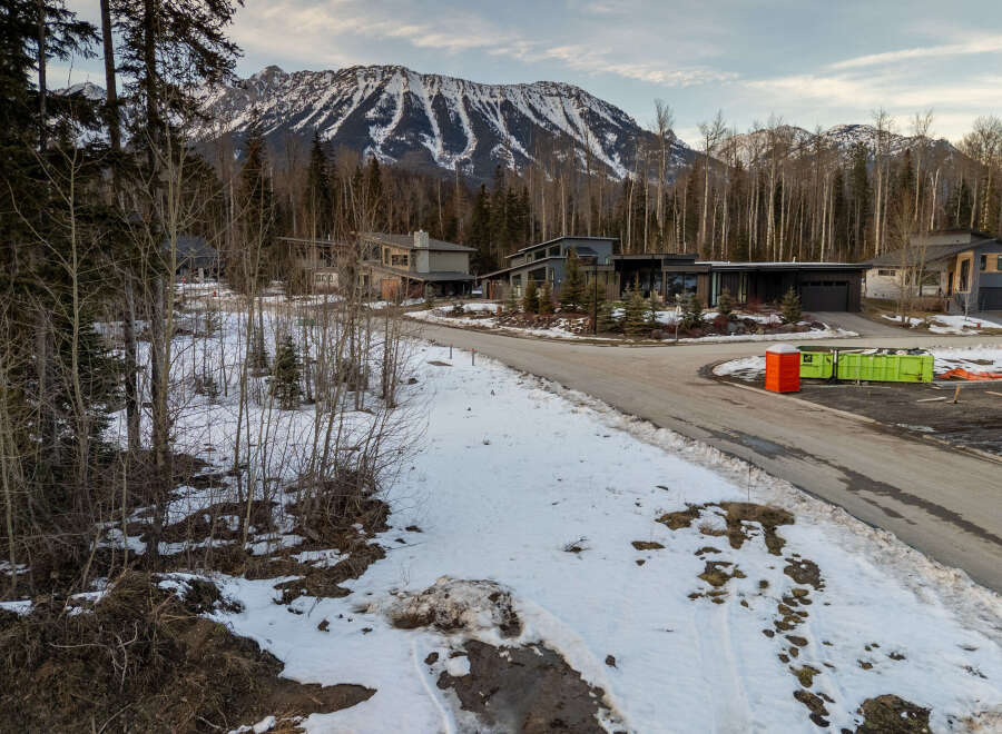 Discover luxury living in this stunning mountain home, perfectly situated with breathtaking views.