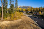 Discover luxury living in this stunning property nestled amidst the breathtaking beauty of the mountains.