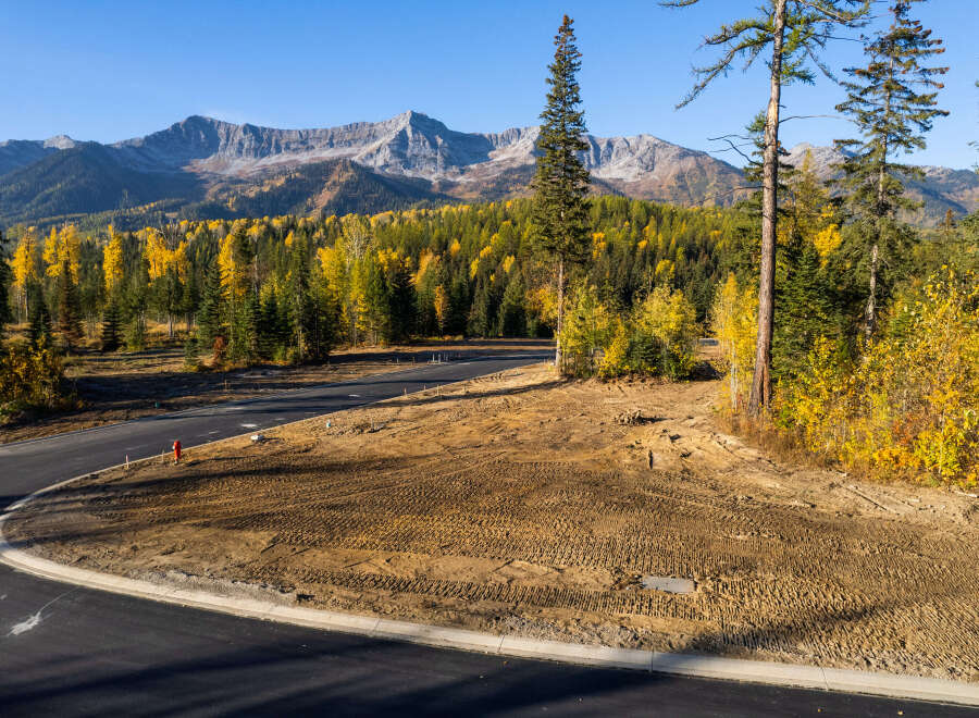 Discover the potential of this prime real estate, ideally situated with stunning mountain views and surrounded by vibrant fall foliage.
