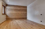 This stunning room features a beautiful wooden accent wall, creating a warm and inviting atmosphere.