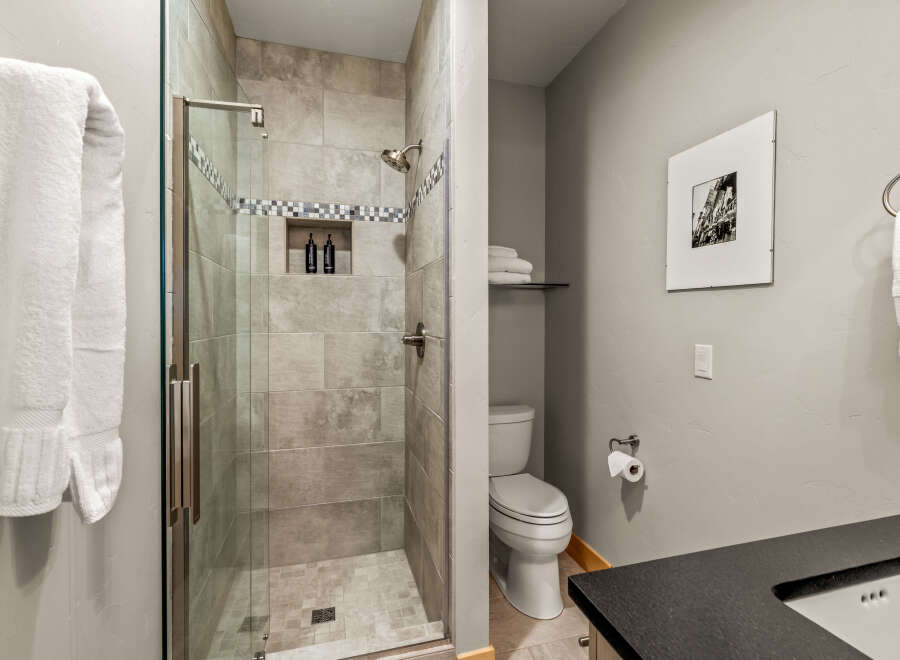 Step into a modern bathroom oasis with this stunning design.