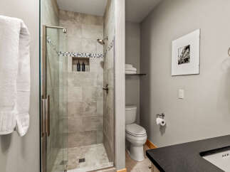 Step into a modern bathroom oasis with this stunning design.